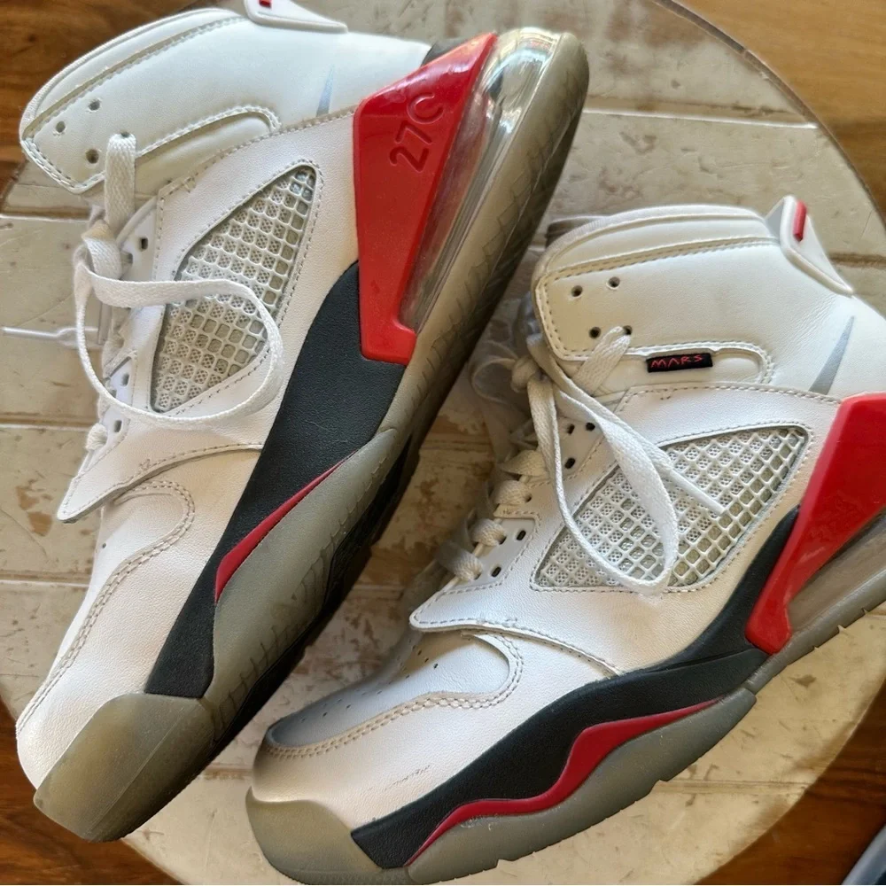 Nike Air Jordan Mars 270